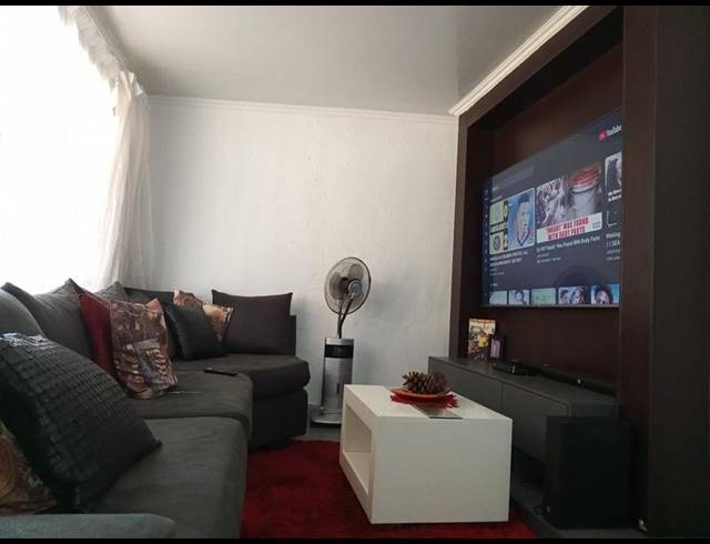 2 BEDROOM TOWNHOUSE FOR SALE IN MOHLAKENG